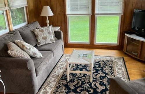 Warren House | Warren Trailside Getaway - Direct Trail Access