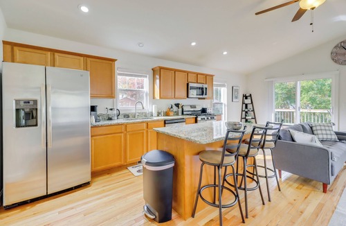 Warrenton House | Warrenton Gem: Walk to Downtown!
