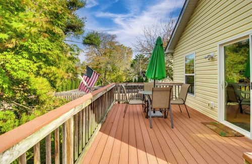 Warrenton House | Warrenton Gem: Walk to Downtown!