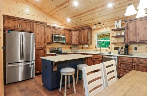 Anderson County House | Warrior's Rest Lodge I Private 12 Acre Retreat