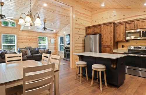 Anderson County House | Warrior's Rest Lodge I Private 12 Acre Retreat