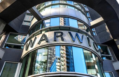 Downtown Montreal Hotel | Warwick Le Crystal - Montréal
