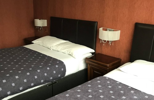 Tolworth Cabin | Warwick Lodge