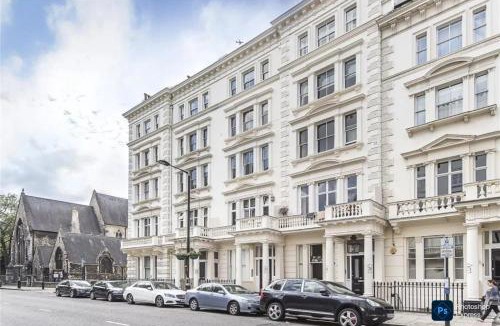 Warwick Apartment | Warwick Square