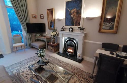 Warwick Apartment | Warwick Square