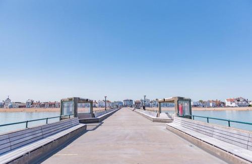 Deal House | Warwick Villa