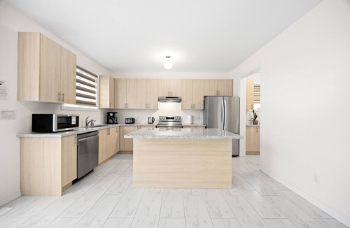 Wasaga Beach House | Wasaga Beach & Ski Retreat | Modern Getaway