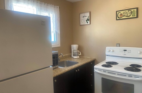 Wasaga Beach Cottage | Wasaga Beach Walk to Beach! Free Parking!Free Wifi!