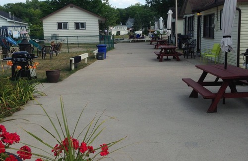 Wasaga Beach Cottage | Wasaga Beach Waterfront - Ash Lane Cottages - 2 bedroom