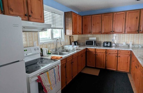 Wasaga Beach House | Wasaga Waterfront, 30 min drive to collingwood/blue mountains