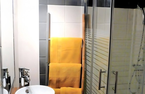 Gras Bed & Breakfast | Wasaï Guest Room with Private Terrace, Wi-Fi, and Air Conditioning
