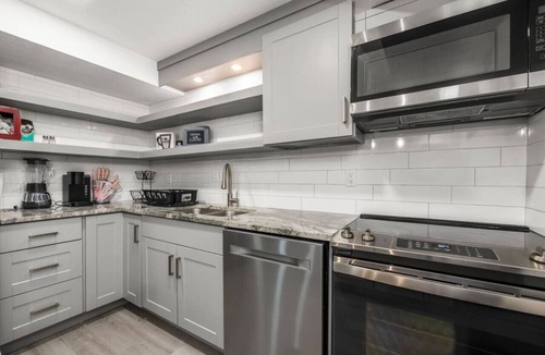 Saratoga Springs Condo | Wasatch Oasis | Patio | Kitchen