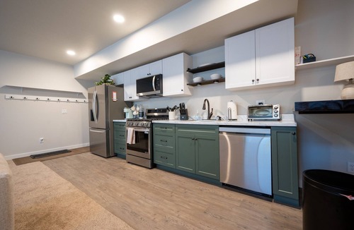 Mountain Green House | Wasatch Peak Chateau R3b| Snowbasin Skiing |Unit B