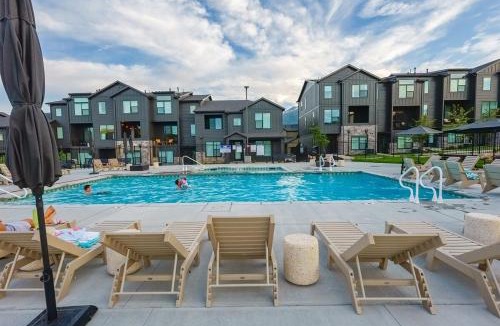 Mountain Green House | Wasatch Peak Chateau Unit A with Pool and Hot Tub