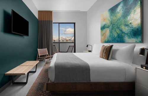 People's Freeway Hotel | Wasatch Room at evo Hotel, Free Parking, Dogs are Welcome!