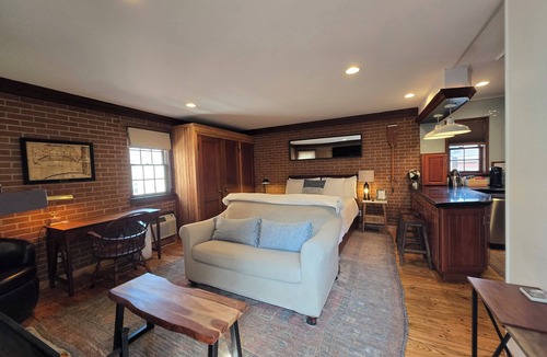 Old Town Alexandria Villa | Washington Family Property, Upper Carriage House in Old Town on 107 S Lee Street