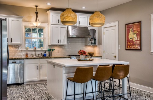 Brenham House | Washington House: Steps to Dwtn; Backyard oasis with fire pit/pool table/games