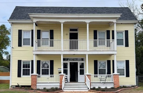 Brenham House | Washington House: Steps to Dwtn; Backyard oasis with fire pit/pool table/games