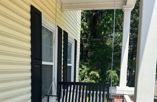 Brenham House | Washington House: Steps to Dwtn; Backyard oasis with fire pit/pool table/games