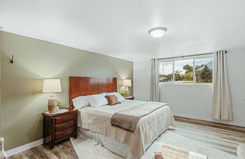 Plover House | Washington Manor Room #1