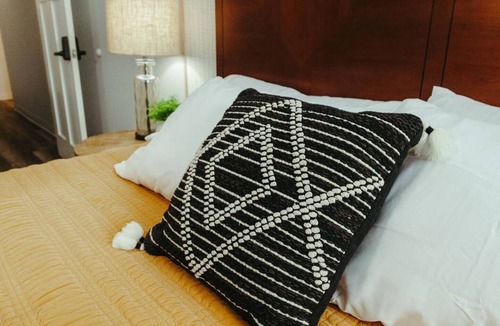 Plover House | Washington Manor Room #10