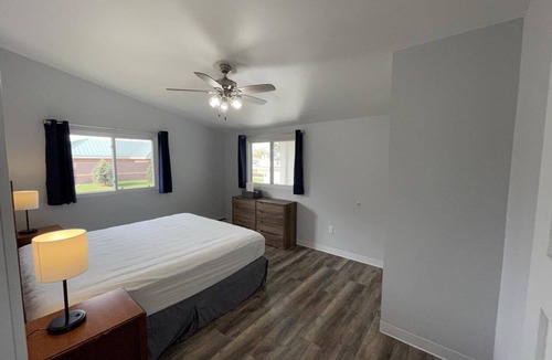 Plover Apartment | Washington Manor Room #4