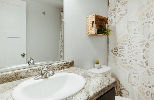 Plover Apartment | Washington Manor Room #4