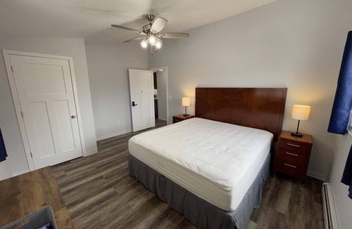 Plover Apartment | Washington Manor Room #4