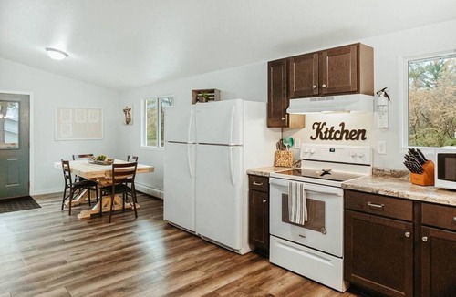 Plover Apartment | Washington Manor Room #4