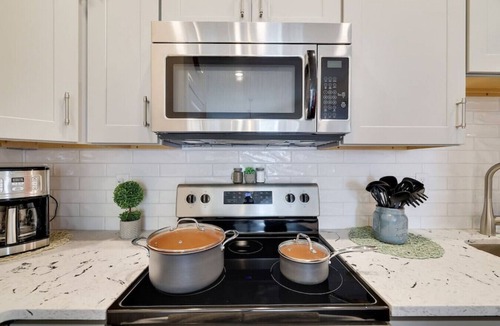 East Stroudsburg Apartment | Washington212 · Bohemian Paradise - King Suite