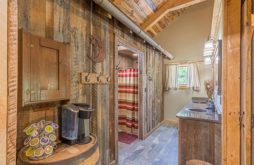 Johnson City Cabin | Watauga River Cabins- Cedar Cabin