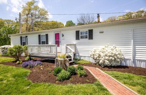 Bel Air Apartment | Watch Deer from a Farm Cottage