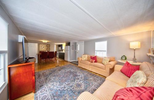 Bel Air Apartment | Watch Deer from a Farm Cottage