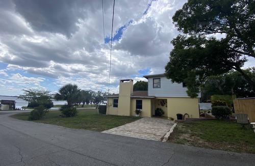 Minneola House | Watch Florida sunsets from the covered lakefront dock