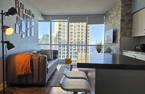 Fort York Condo | Watch planes takeoff from your balcony! 2+1 BD 2 BA w/pool, hot tub & parking