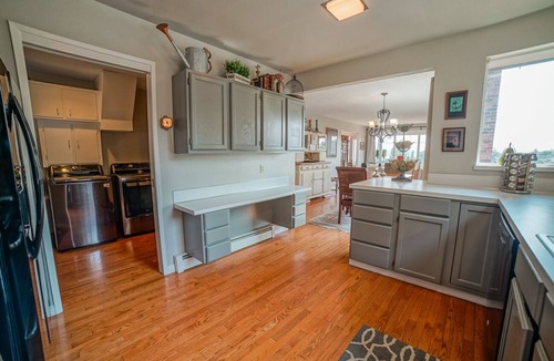 North End House | Watch Ships Come into Port from Bed-