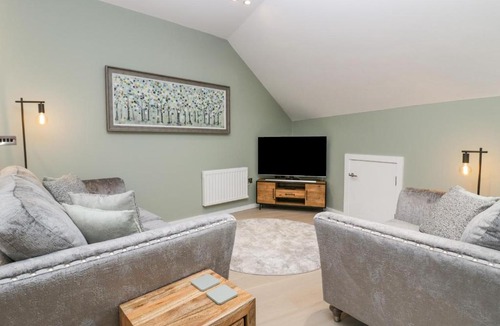 Backbarrow Apartment | Watch Tree Apartment