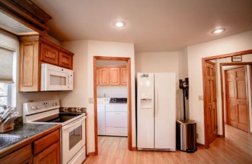 Lost Bridge Village Cabin | Water access 4-bedroom cabin with Hot tub on Beaver Lake