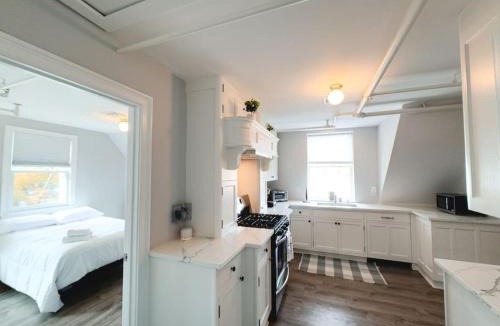 Hyannis House | Water Access 5-Bed 2-Bath Retreat