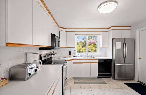 West Dennis House | Water Access, Sunsets, Walk to Restaurants!