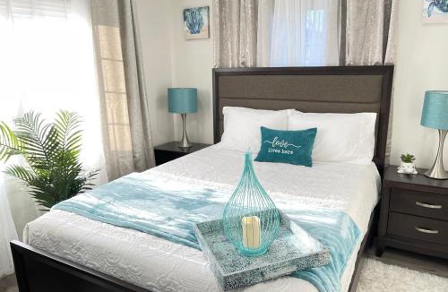 Bellmore House | Water Canal Villa Salgado