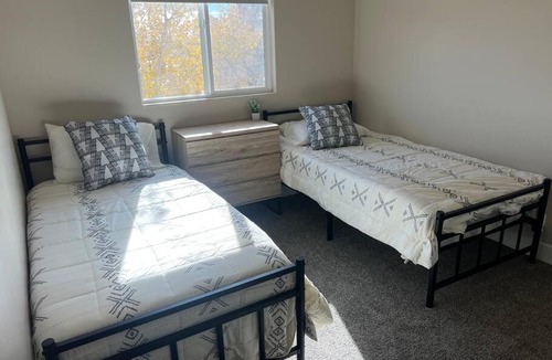 Hildale House | Water Canyon 4bd3Bath HotTubDeck