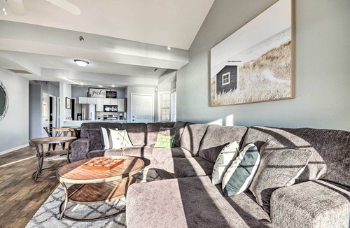 Lakeland Condo | Water Days & Views Await: Lake Ozark Condo!