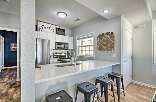 Lakeland Condo | Water Days & Views Await: Lake Ozark Condo!