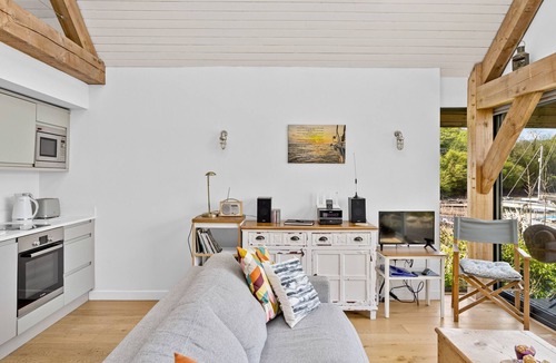 Dittisham Cottage | Water Edge Boathouse - On the River Dart