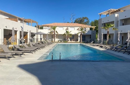 Bravone Apartment | Water-edge Stay Apt 95