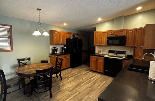 Linn Valley House | WATER FRONT/4-Bedroom House/Linn Valley, KS