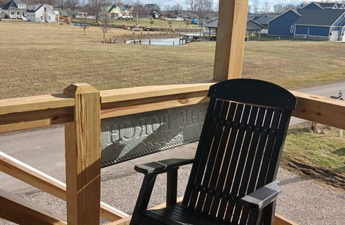 Nashport House | Water front and rear apartment