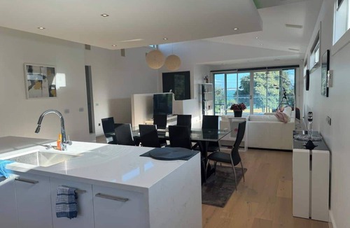 North Shore House | Water Front at Geelong Holiday K Villa