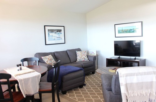 Anglo Rustico Cottage | Water Front Cottage- 10 Min Walk To Barachois Beach, Minutes to North Rustico